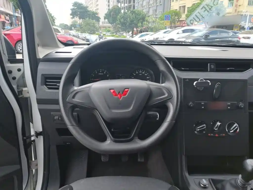 Wuling Hongguang PLUS 2024 — фото 11