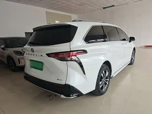 Toyota Granvia 2024