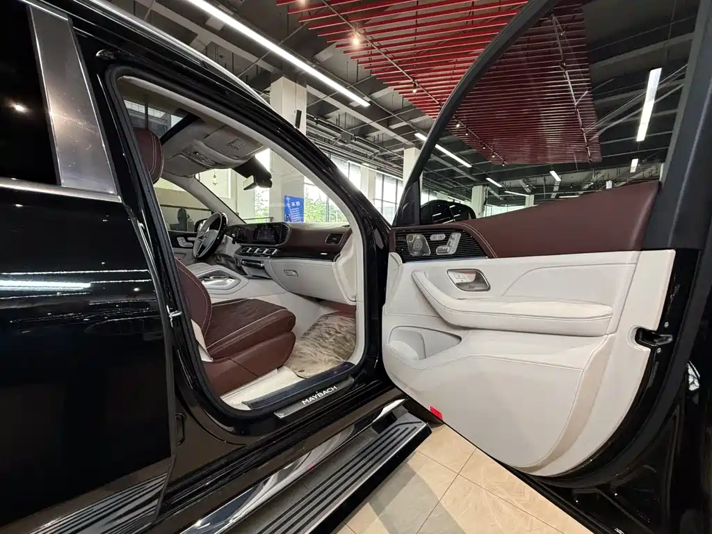 Mercedes-Benz Maybach GLS 2024 — фото 12