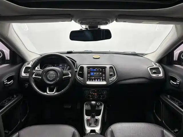 Jeep Compass 2018 — фото 8