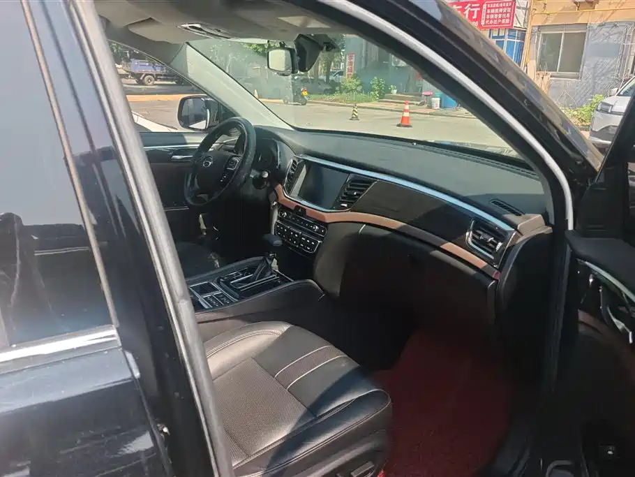 GAC Motor Trumpchi GS8 2017 — фото 8