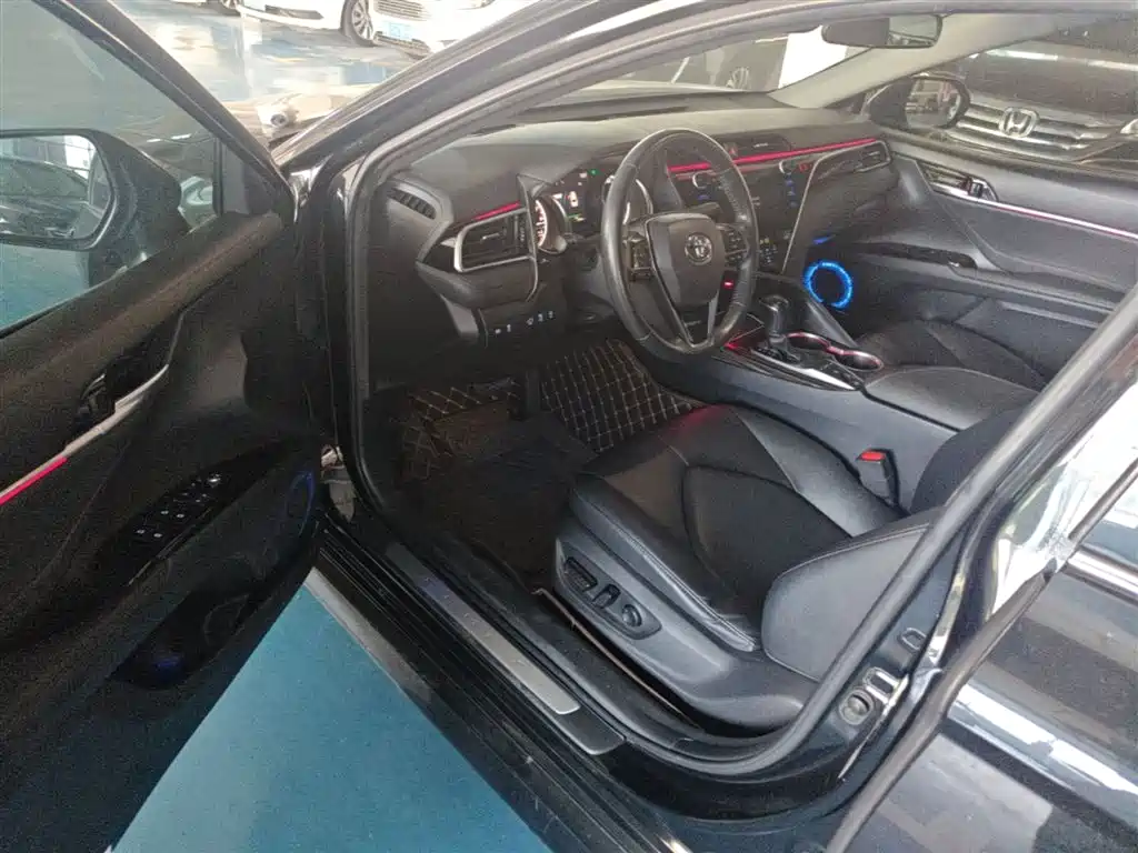 Toyota Camry 2020 — фото 16