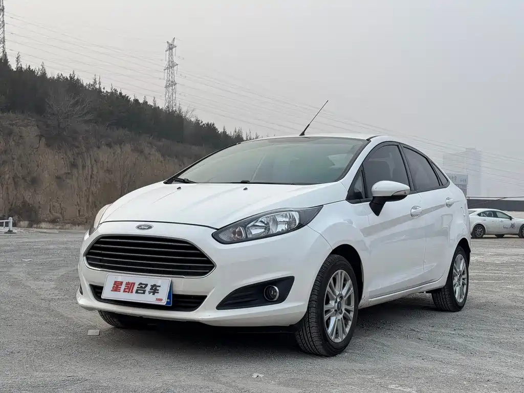 Ford Fiesta 2014 — фото 1