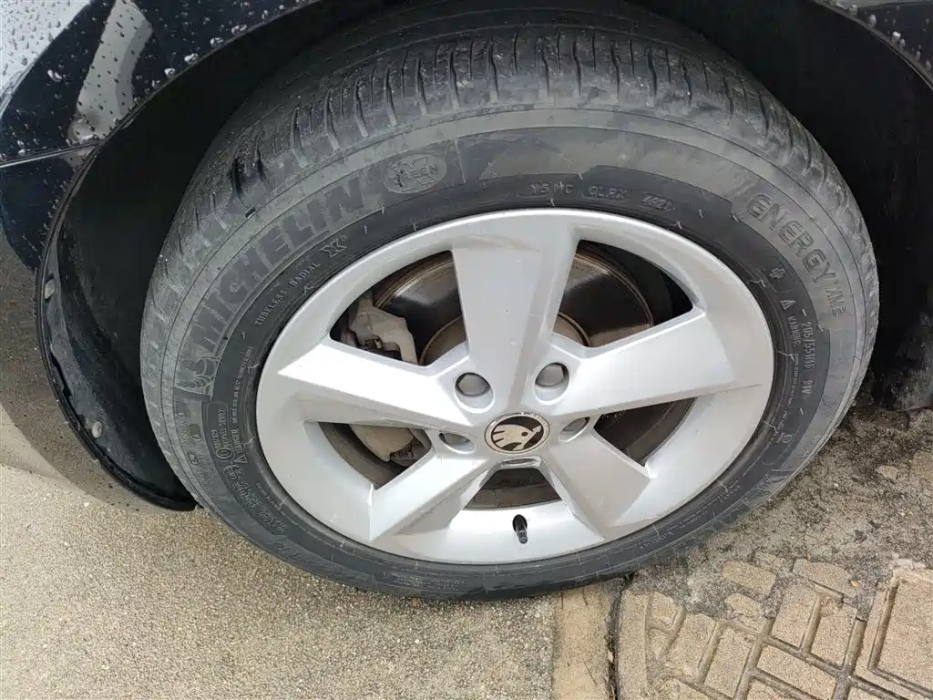 Skoda Octavia 2015 — фото 23