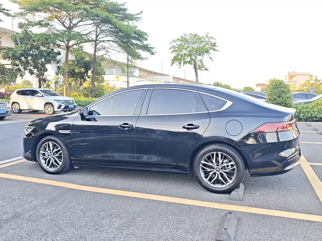 BYD Qin PLUS 2022 — фото 25