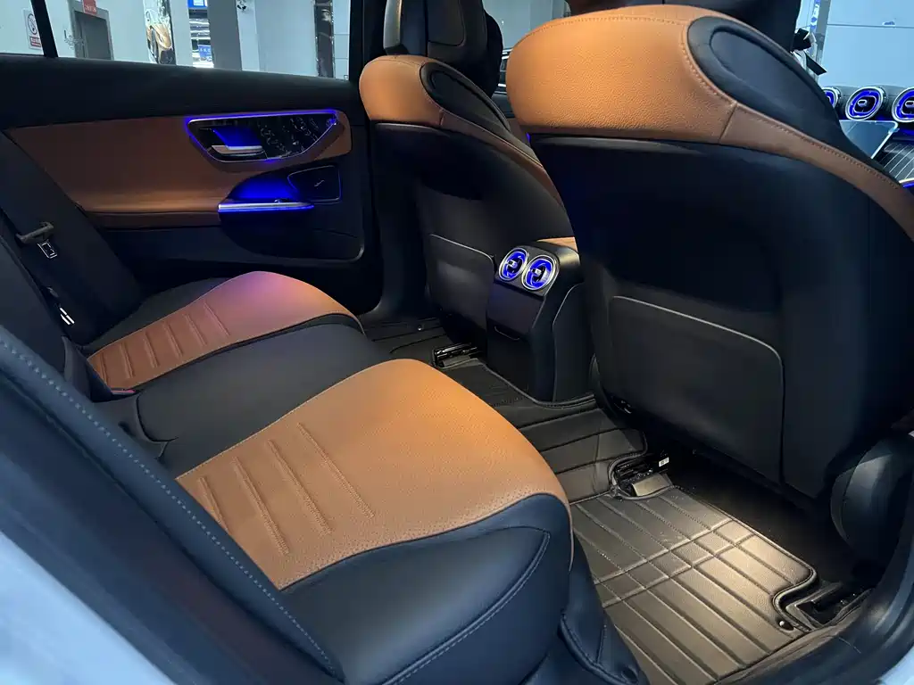 Mercedes-Benz C-Class 2024 — фото 12
