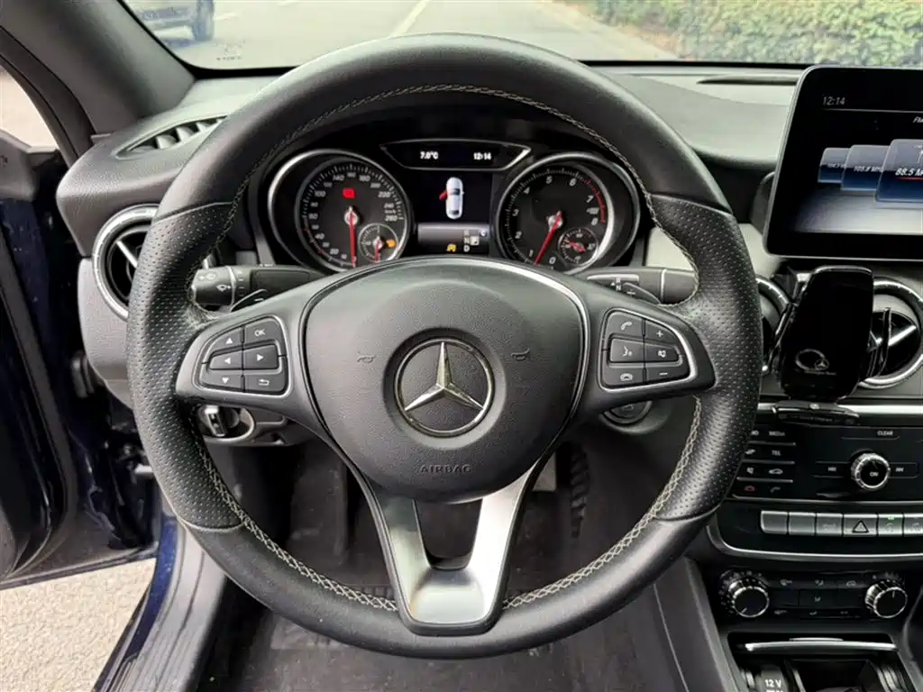 Mercedes-Benz CLA 2018 — фото 15
