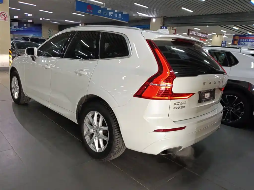 Volvo XC60 2019 — фото 23