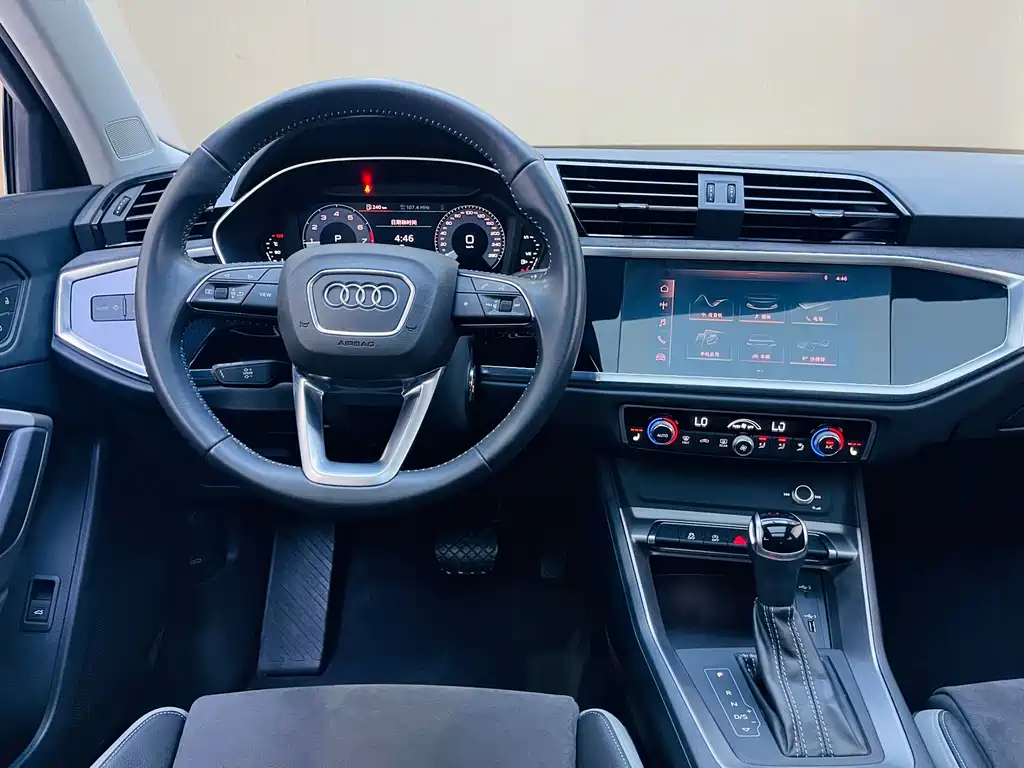 Audi Q3 2020 — фото 10