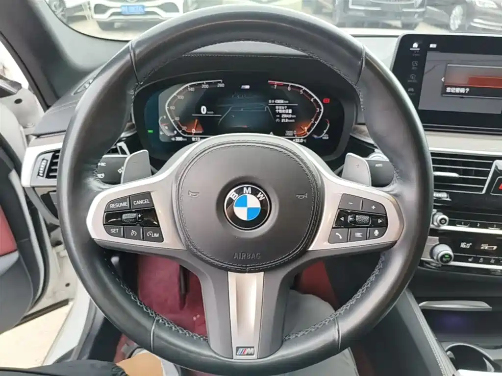 BMW 5 Series 2022 — фото 11