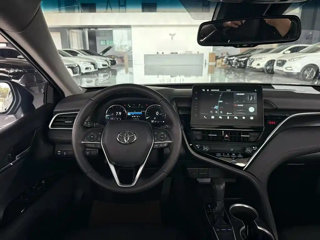 Toyota Camry 2021 — фото 12