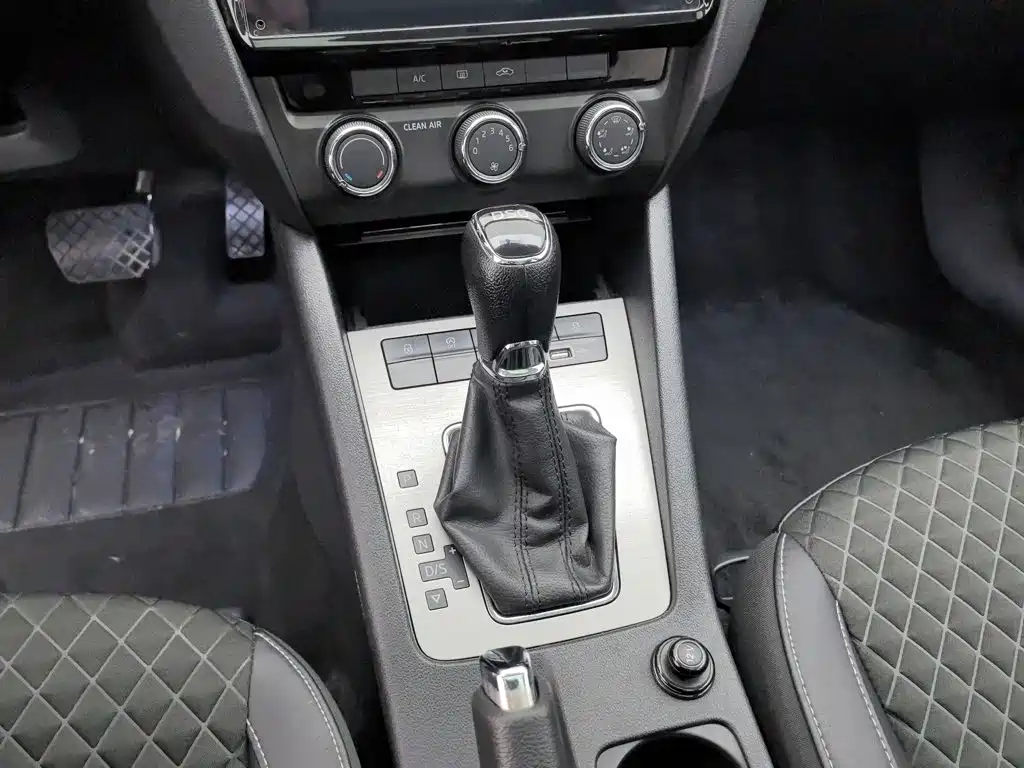 Skoda Octavia 2020 — фото 13
