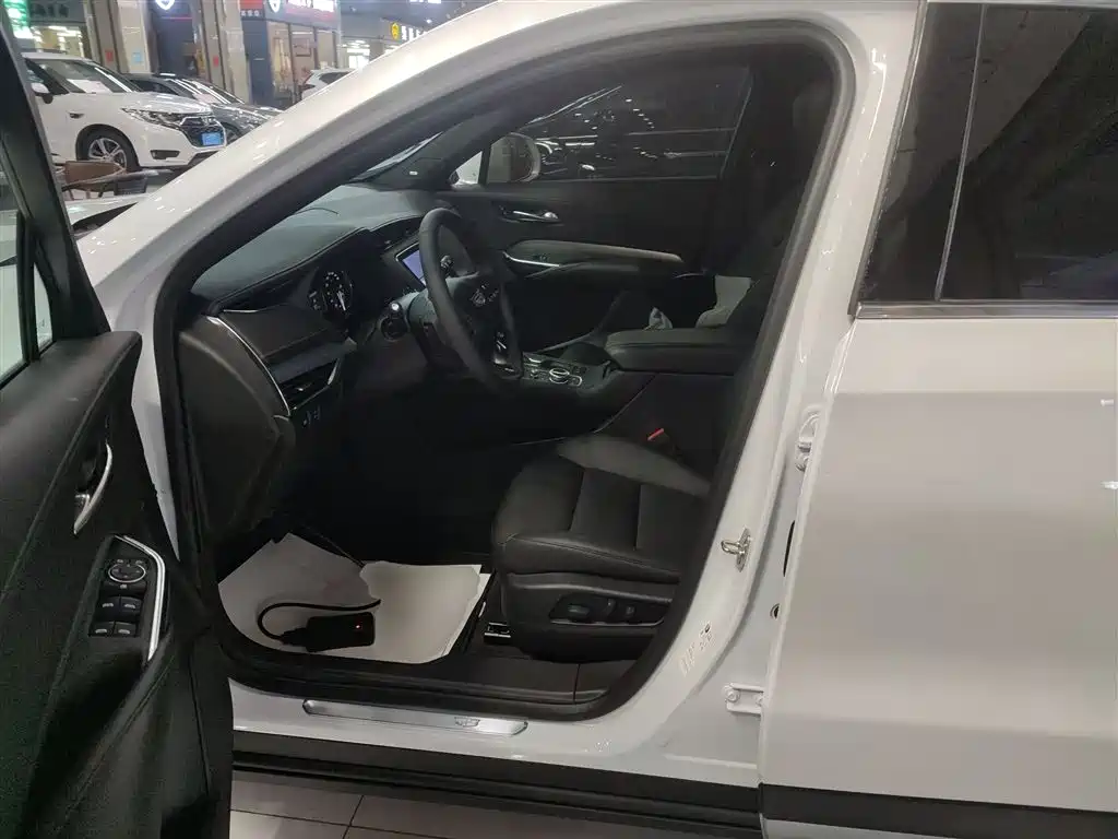 Cadillac XT4 2022 — фото 15