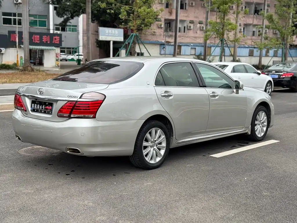 Toyota Crown 2013 — фото 4