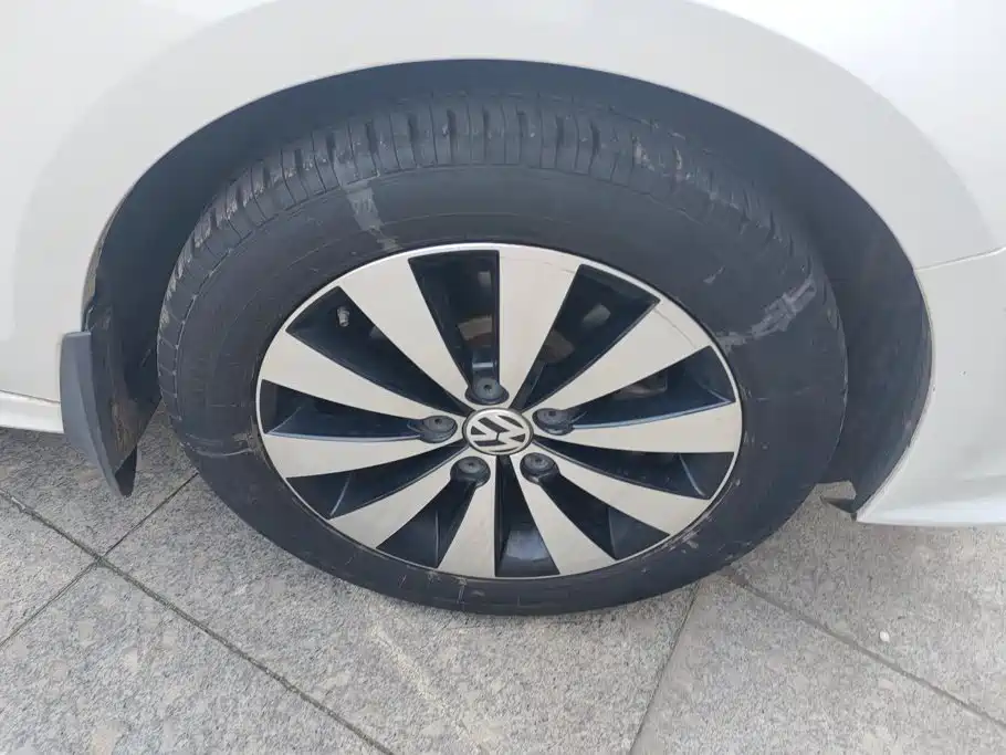 Volkswagen Sagitar 2018