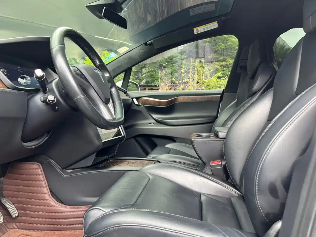 Tesla Model X 2018 — фото 20