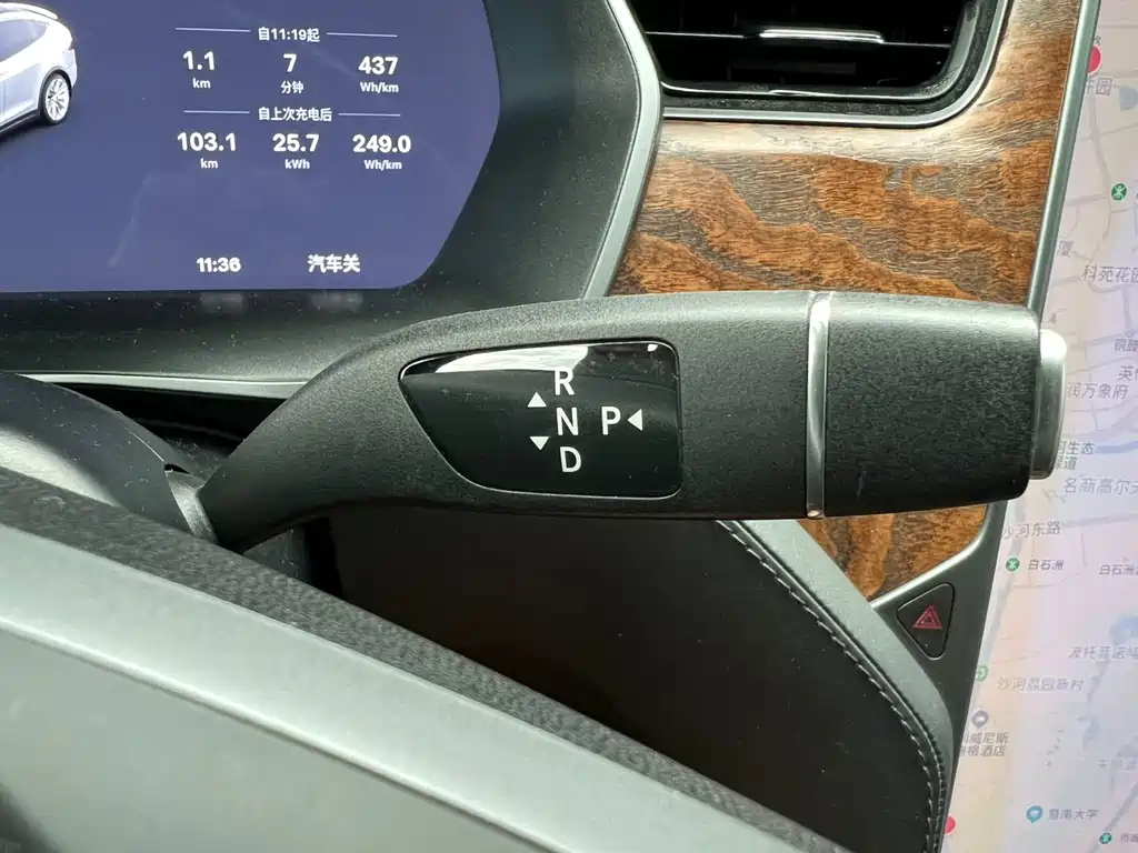 Tesla Model X 2018 — фото 26