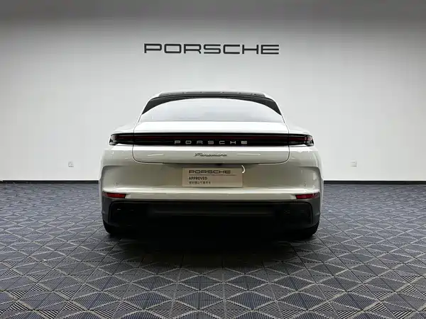 Porsche Panamera 2025
