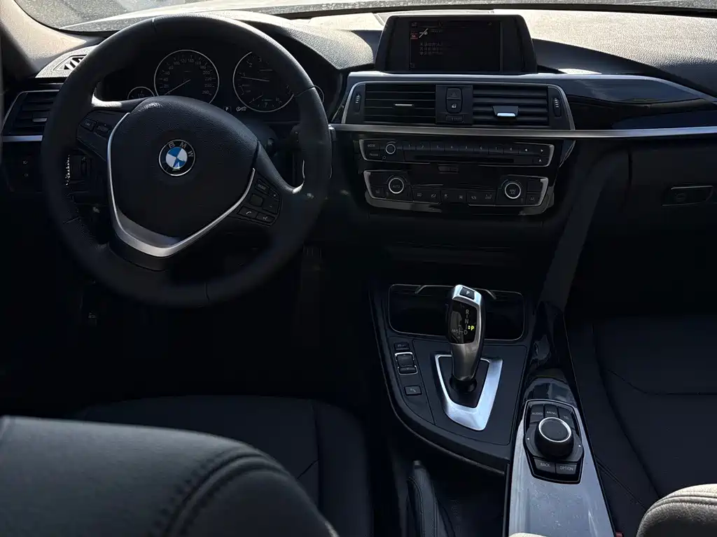 BMW 3 Series 2017 — фото 9