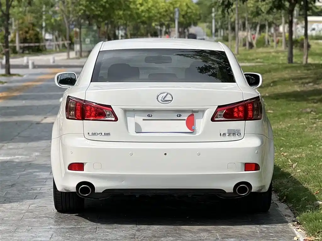 Lexus IS 2011