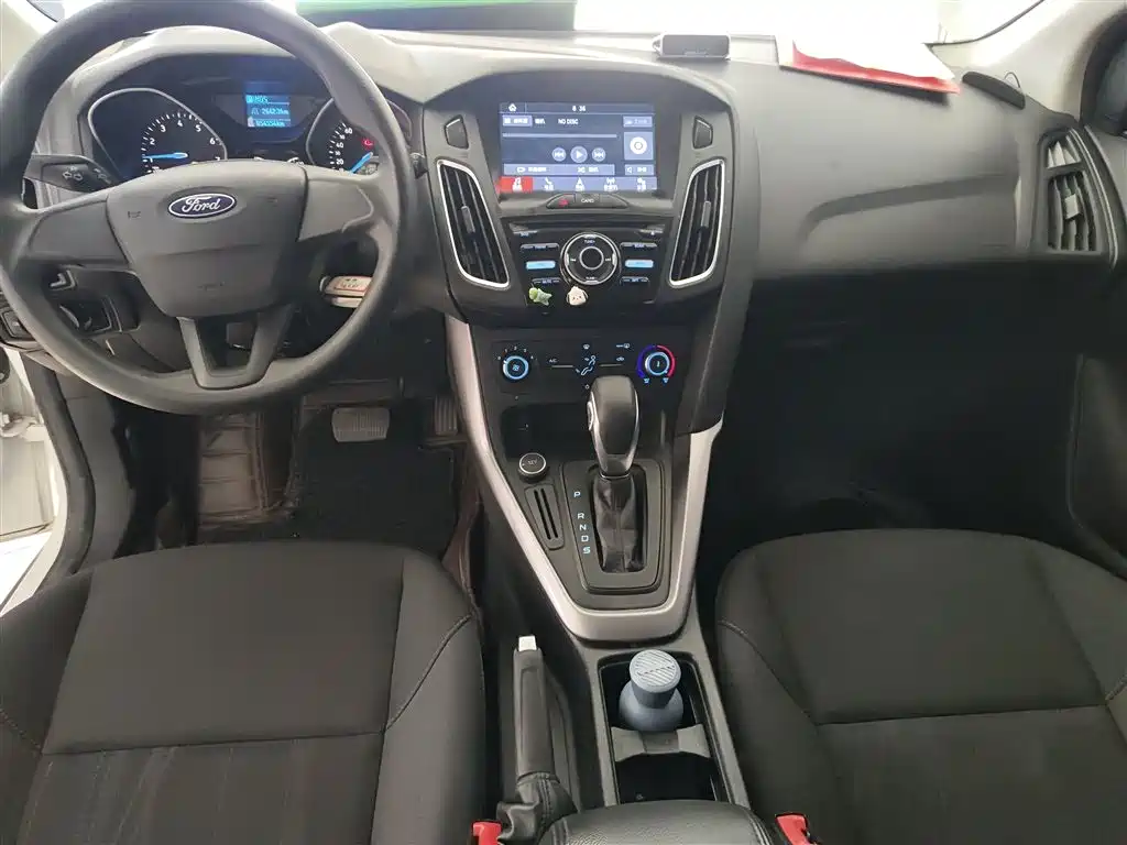 Ford Focus 2018 — фото 13