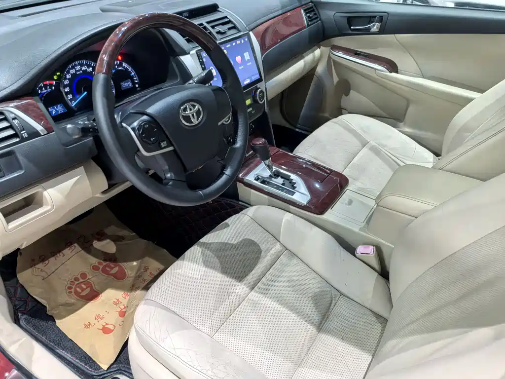 Toyota Camry 2014 — фото 14