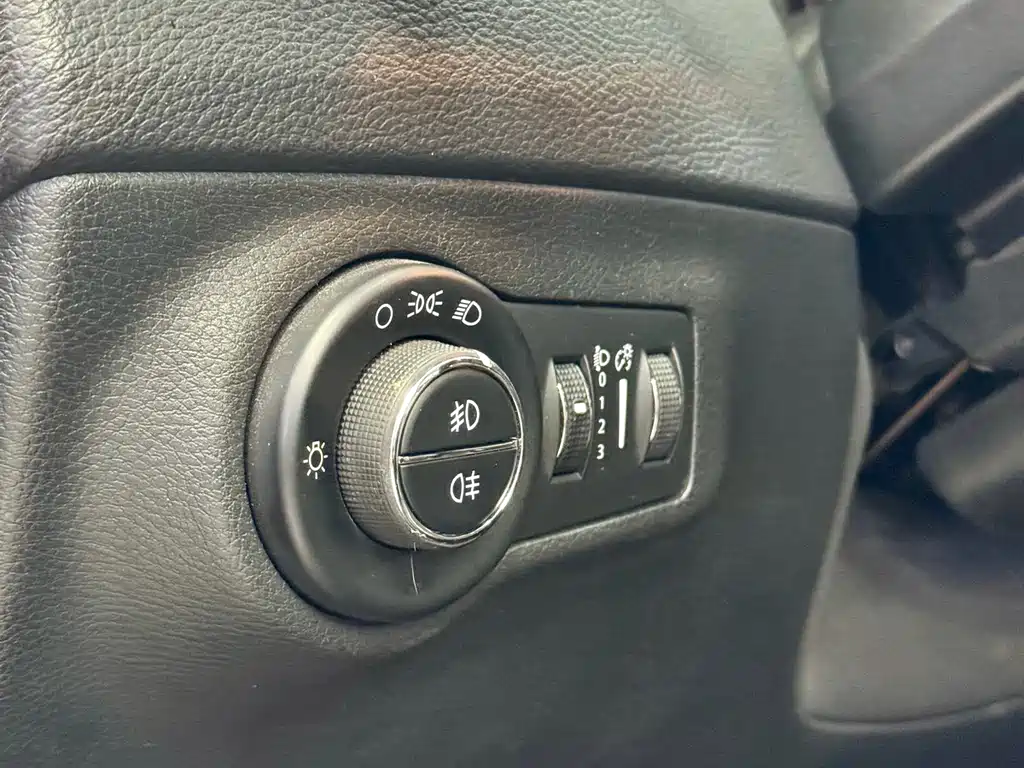 Jeep Compass 2017 — фото 12