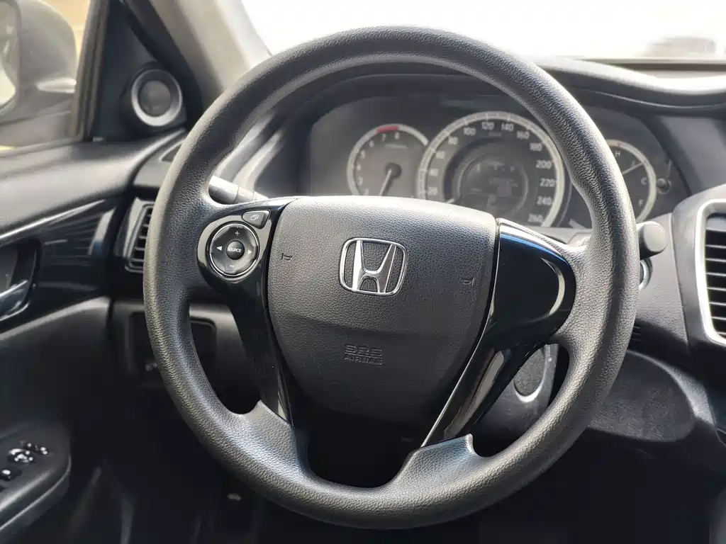 Honda Accord 2017 — фото 20