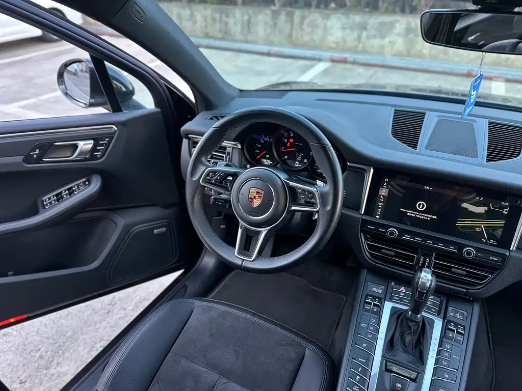 Porsche Macan 2019 — фото 14