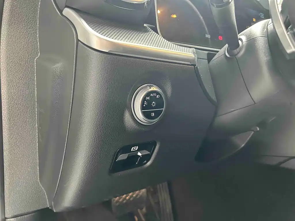Mercedes-Benz C-Class 2023 — фото 14