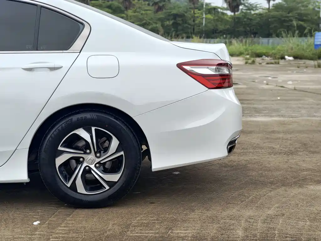 Honda Accord 2017 — фото 11