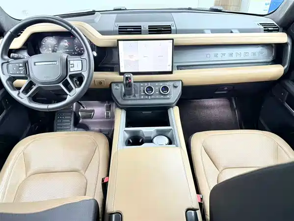 Land Rover Defender 2025
