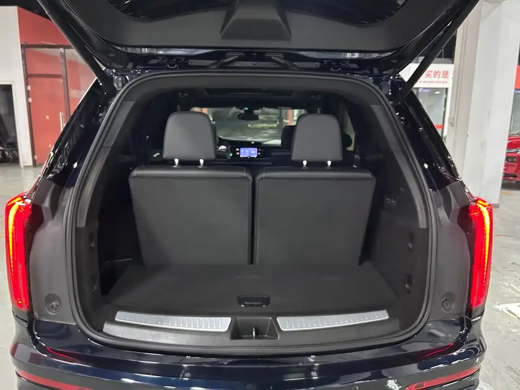 Cadillac XT6 2021 — фото 11