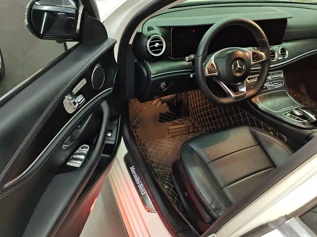 Mercedes-Benz E-Class 2018 — фото 16