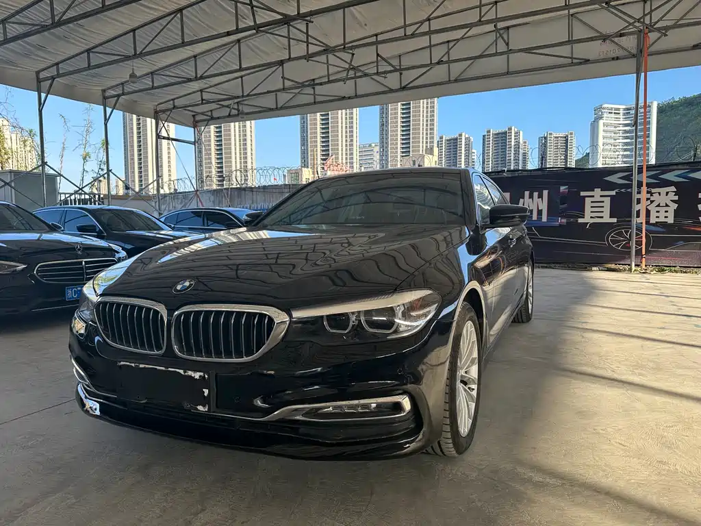 BMW 5 Series 2018 — фото 1