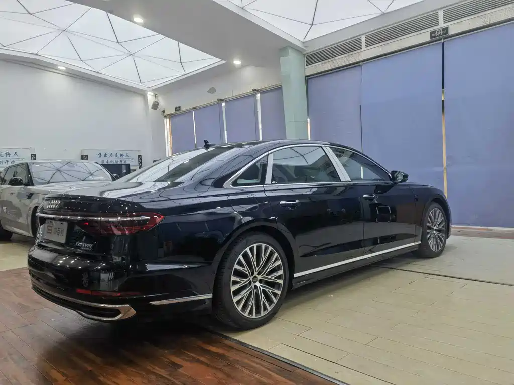 Audi A8 — фото 15