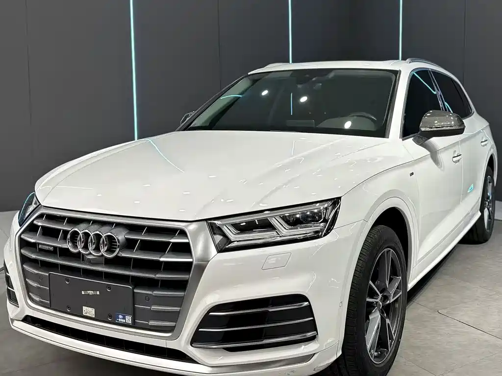 Audi Q5L 2021 — фото 1