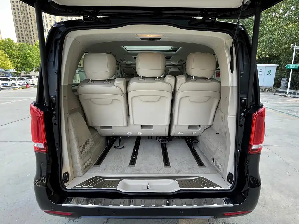 Mercedes-Benz V-Class 2023 — фото 19