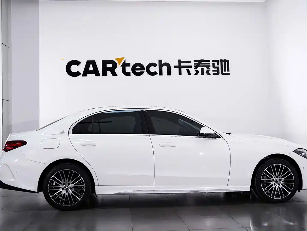 Mercedes-Benz C-Class 2025 — фото 4