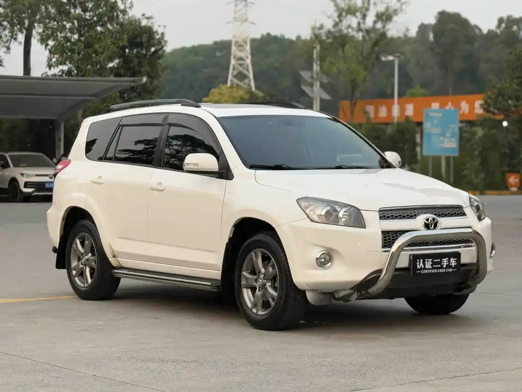 Toyota RAV4 2013 — фото 3