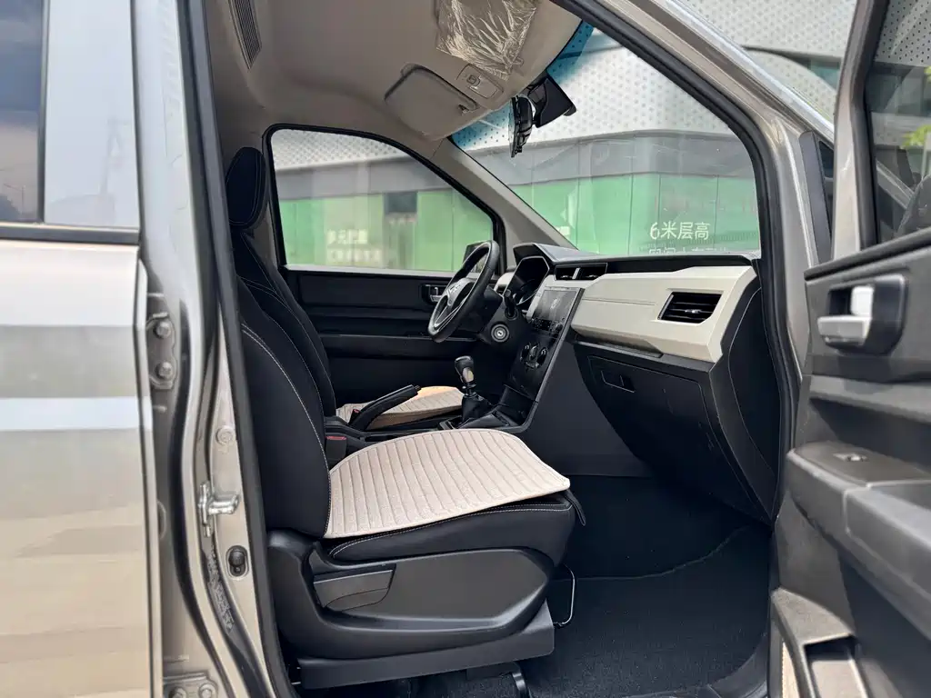 Wuling Hongguang PLUS 2020 — фото 10
