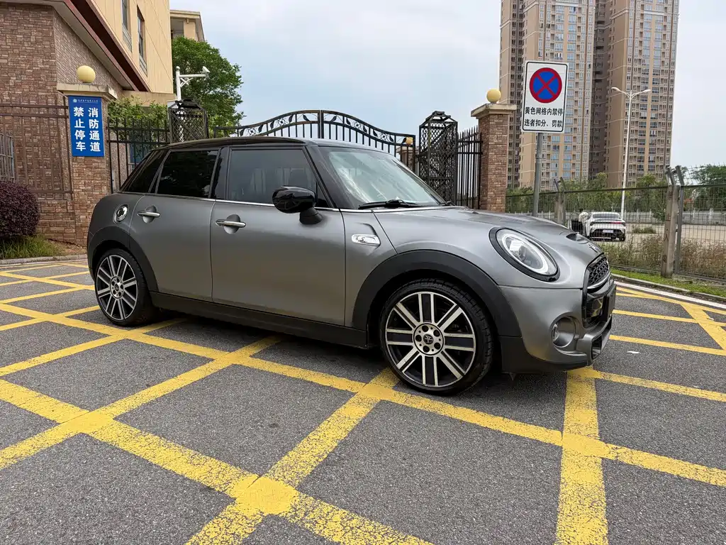 MINI MINI 2020