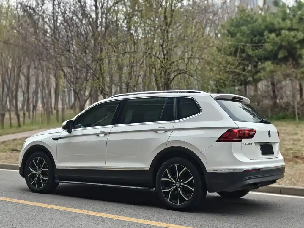 Volkswagen Tiguan L 2020 — фото 9