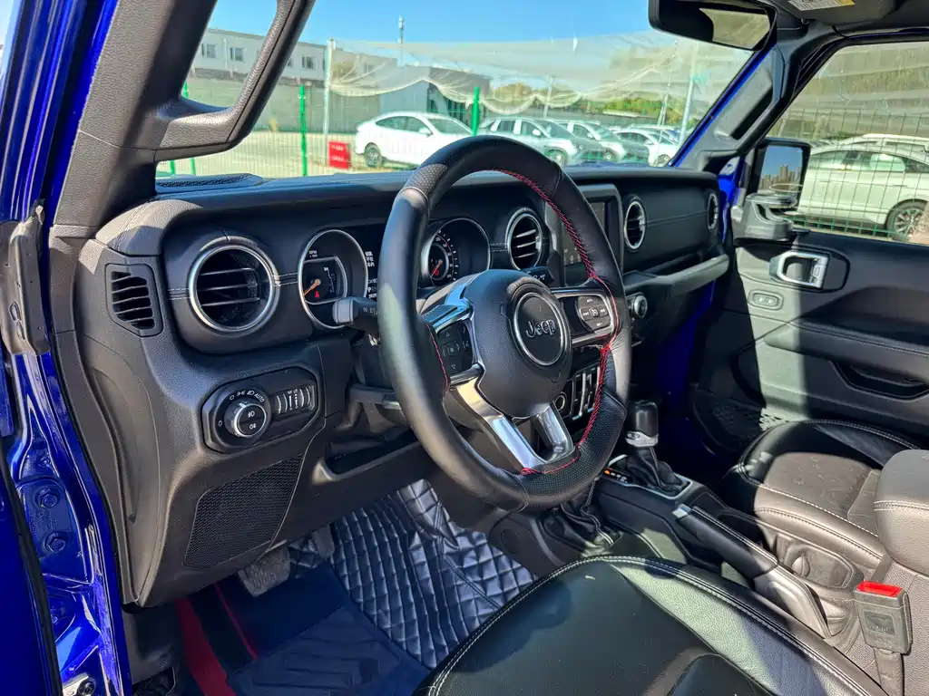 Jeep Wrangler 2020 — фото 11