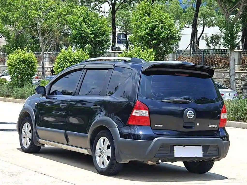 Nissan Livina 2011 — фото 5