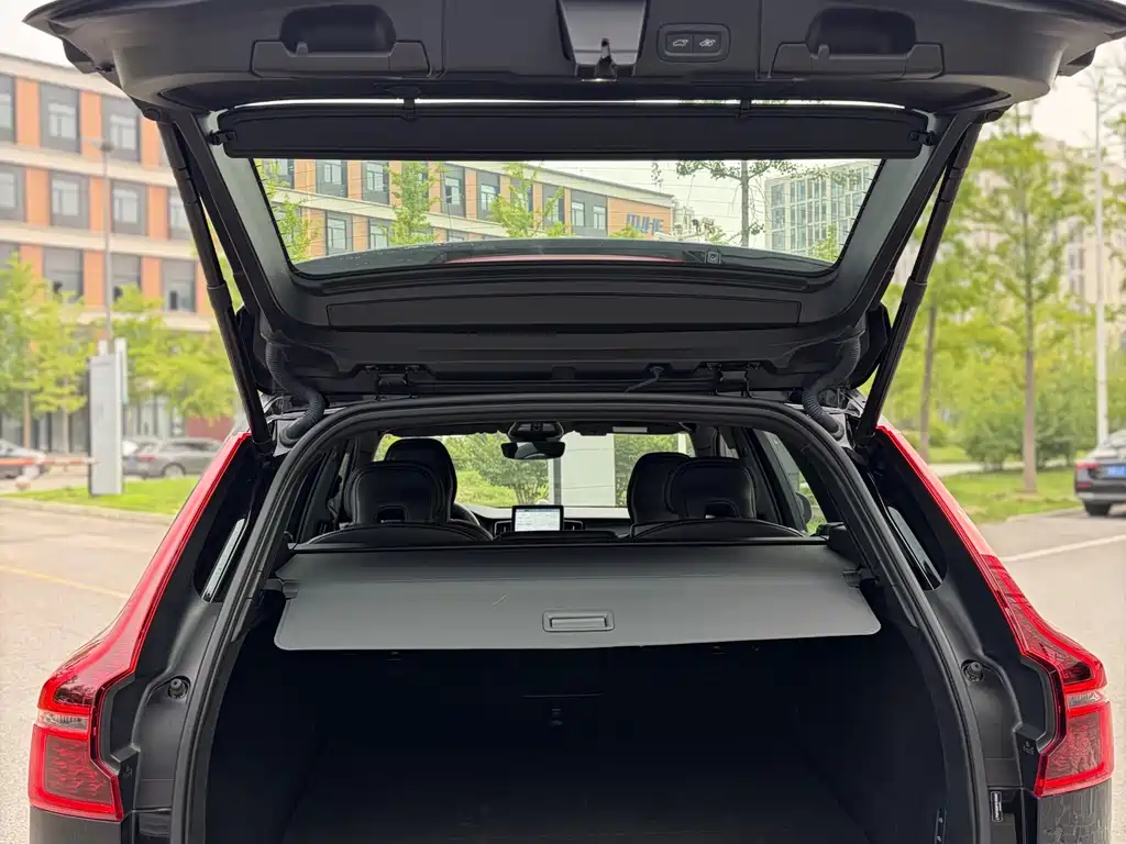 Volvo XC60 PHEV 2025 — фото 13