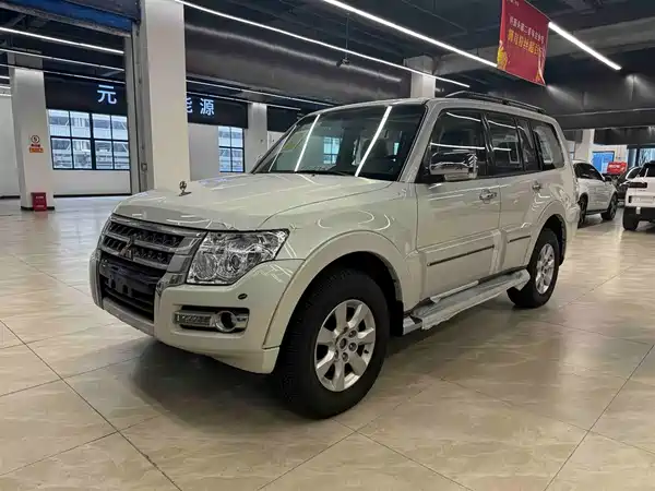 Mitsubishi Pajero 2020