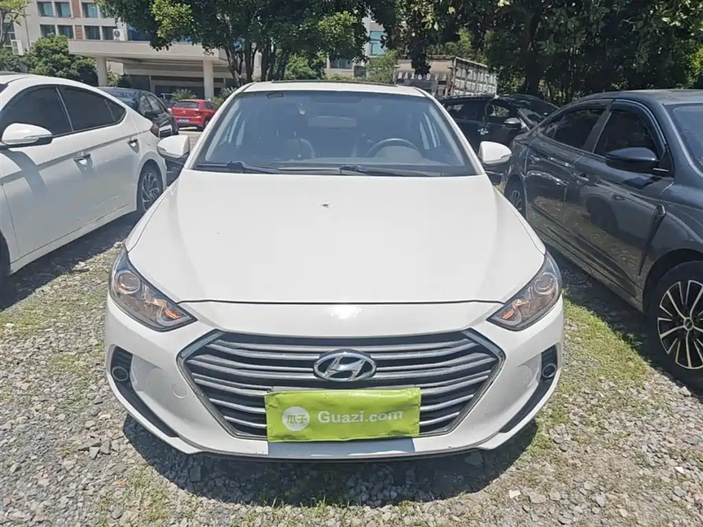 Hyundai Elantra 2019 — фото 3
