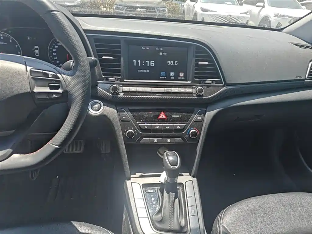 Hyundai Elantra 2019 — фото 13