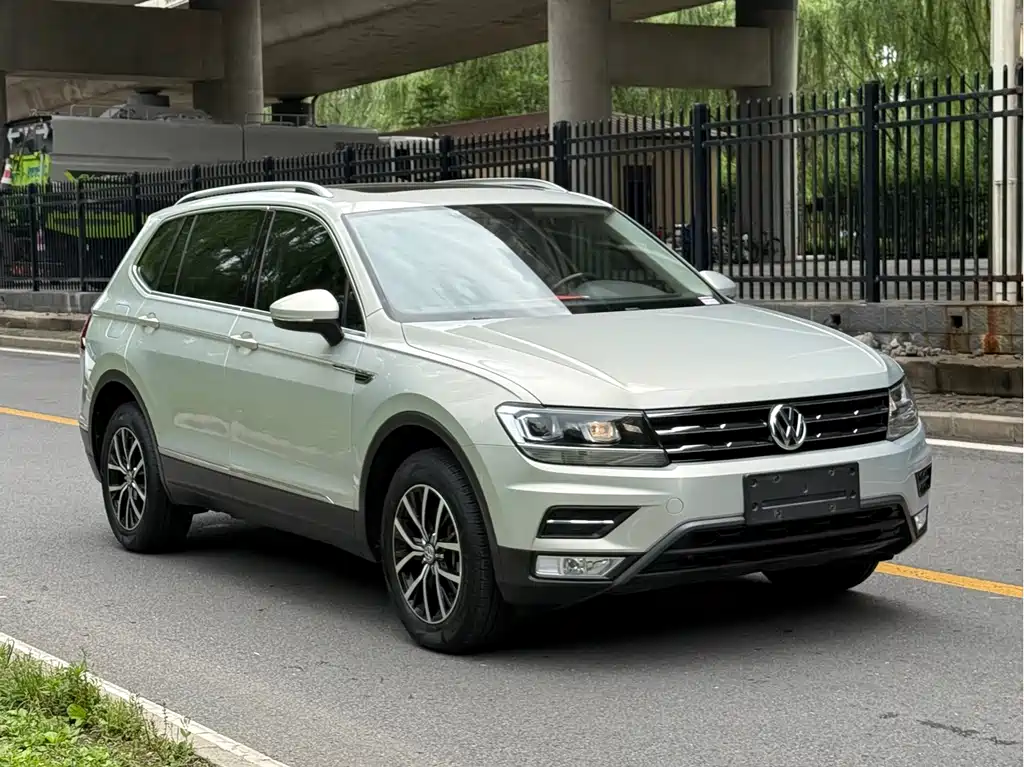Volkswagen Tiguan L 2017 — фото 3